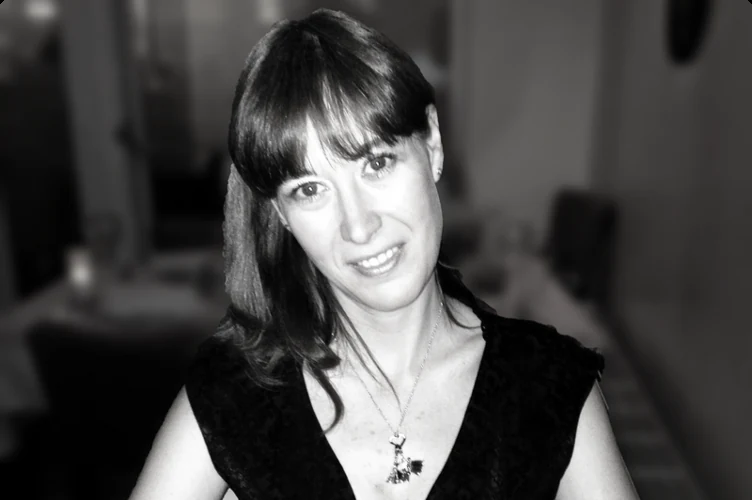 Dr. Lorena Knotek